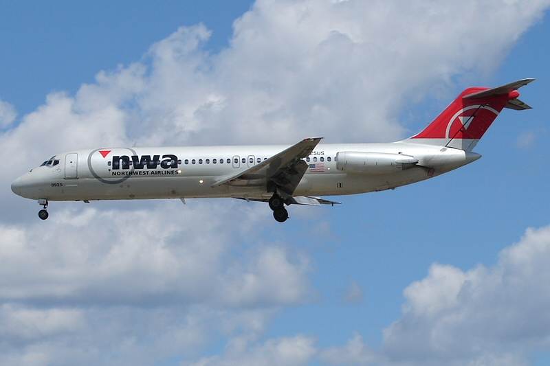 N985US - Douglas