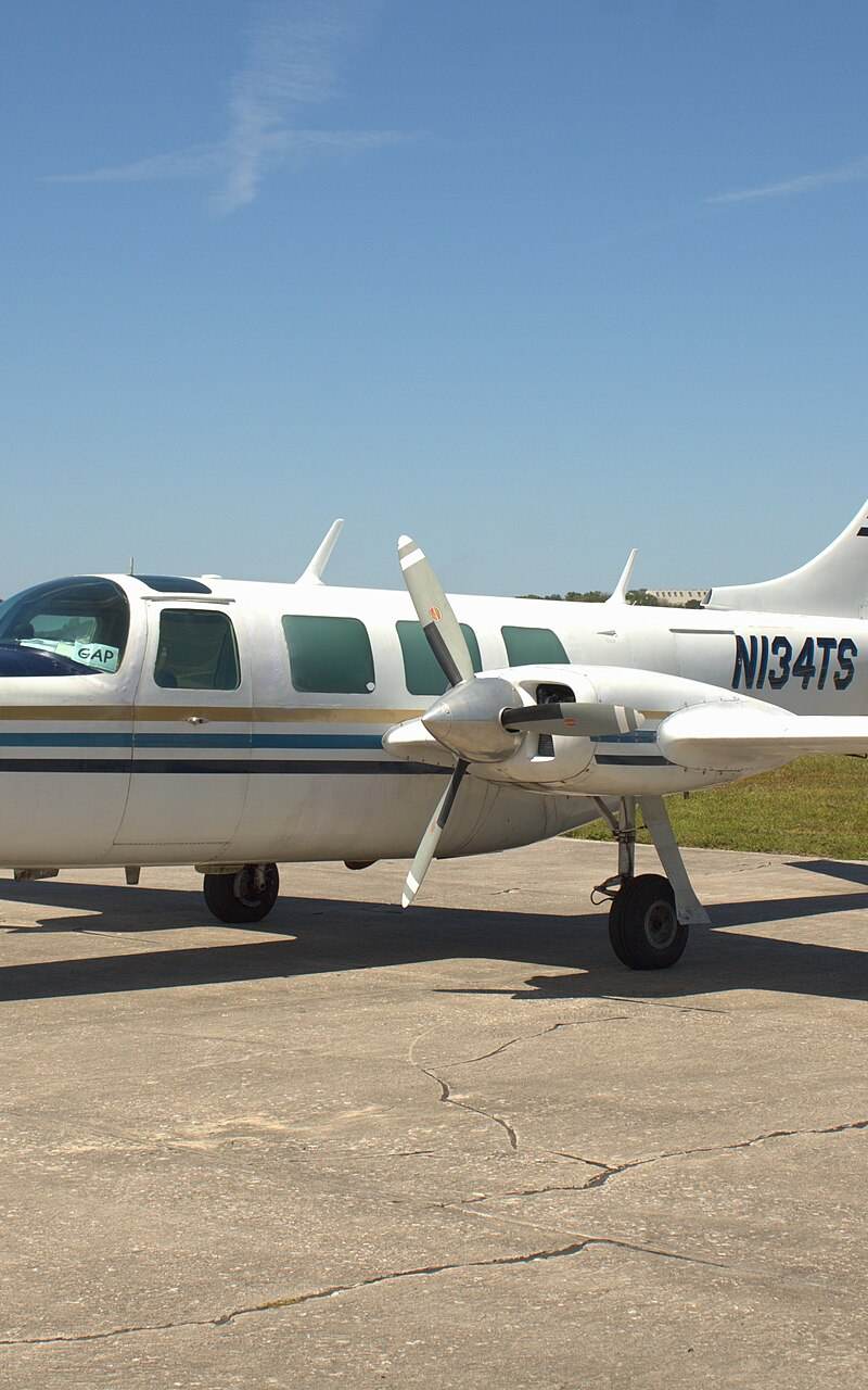 N134TS - Twin-engine aircraft