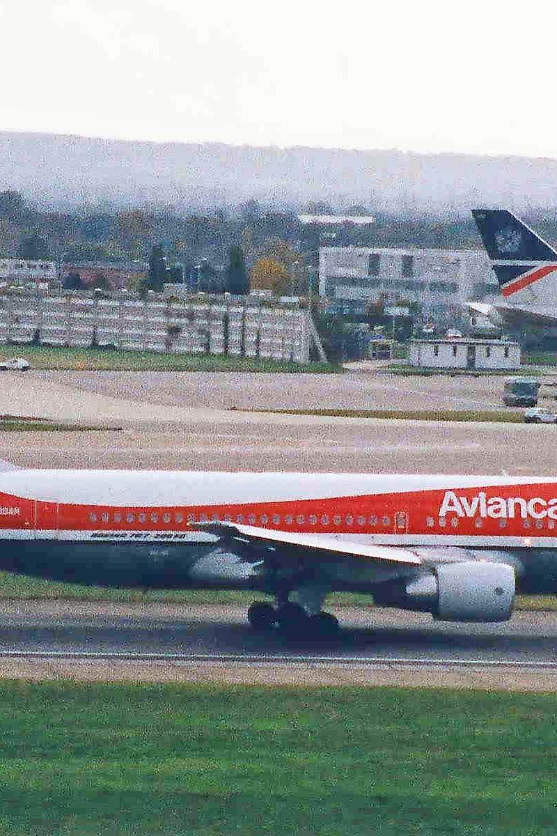 N988AN - Twin-engine aircraft