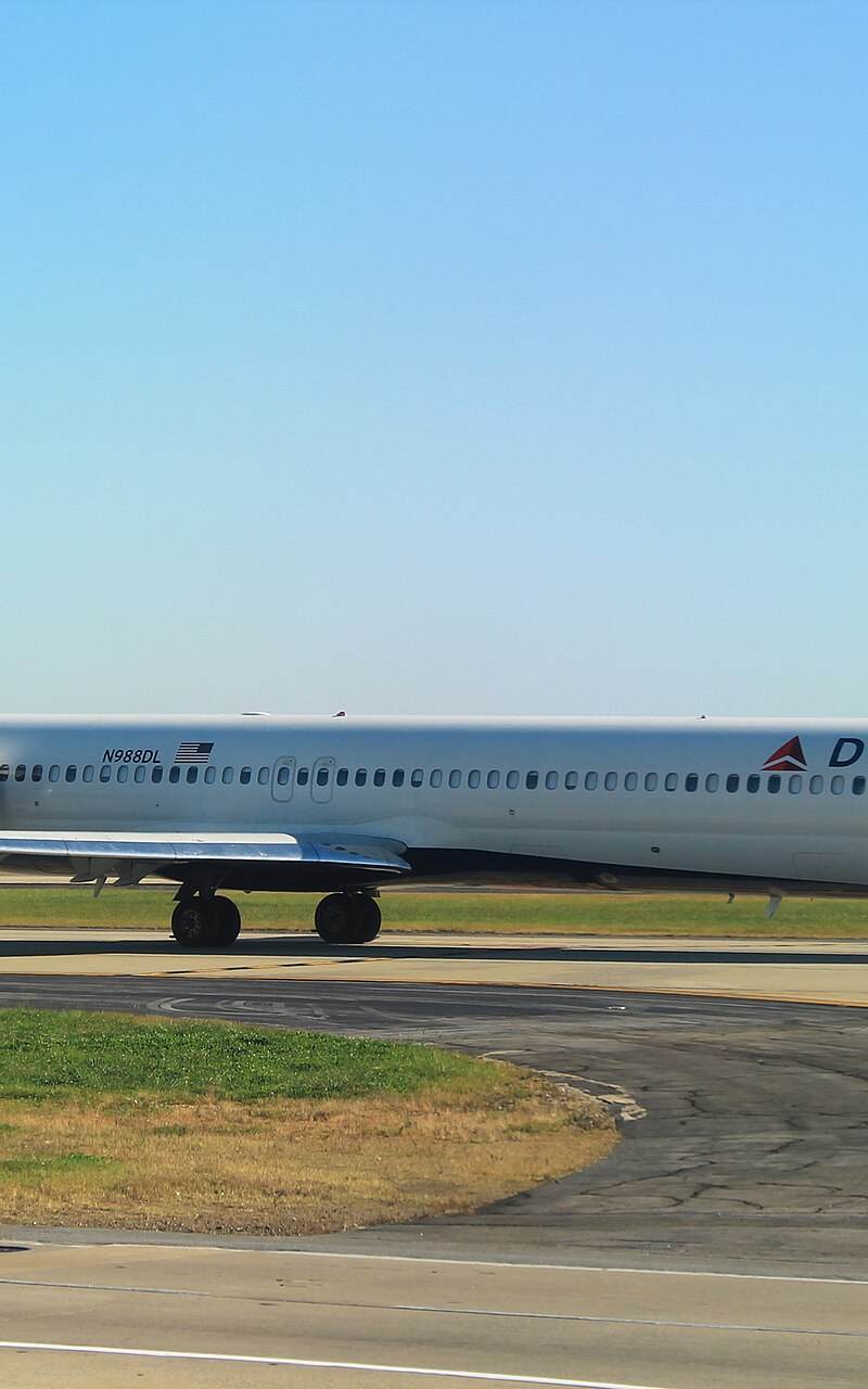 N988DL - Twin-engine aircraft