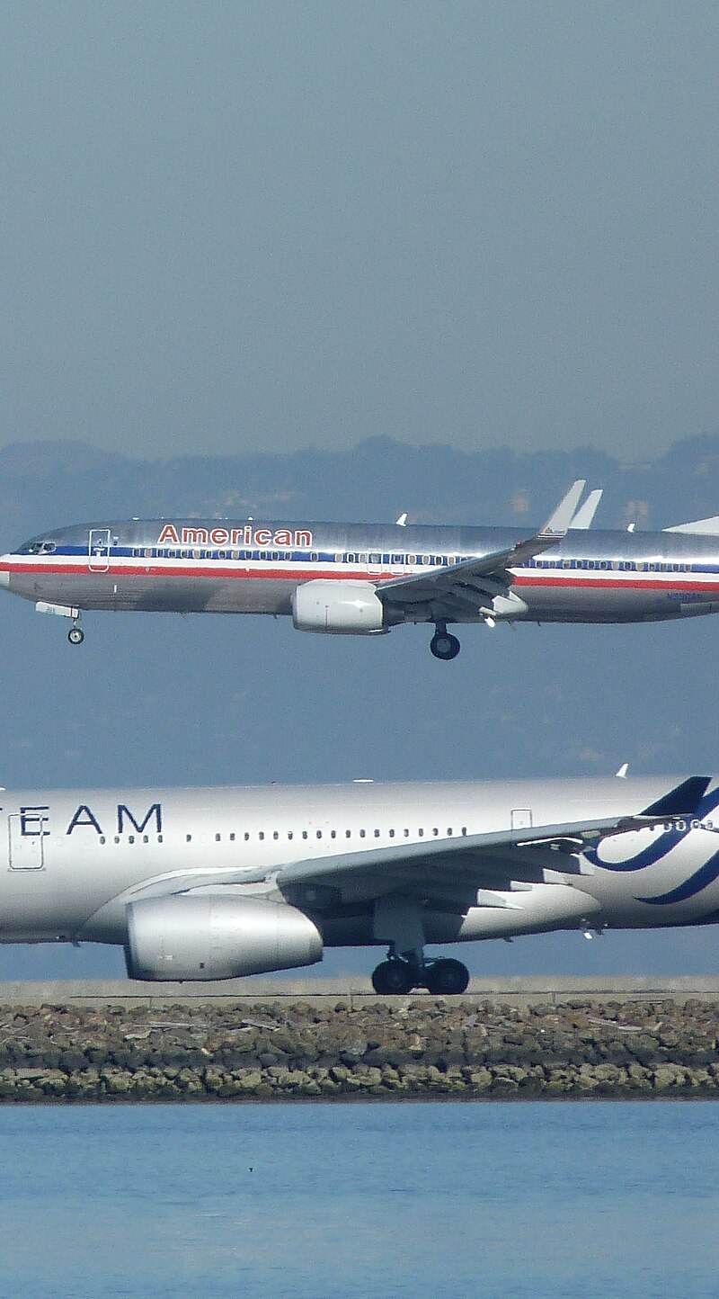 N990AN - Twin-engine aircraft