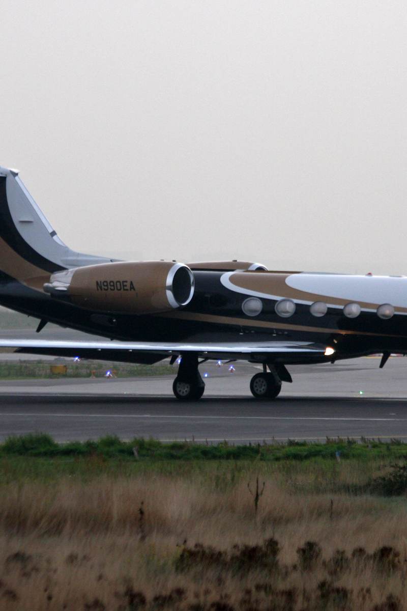 N990EA - Business jet
