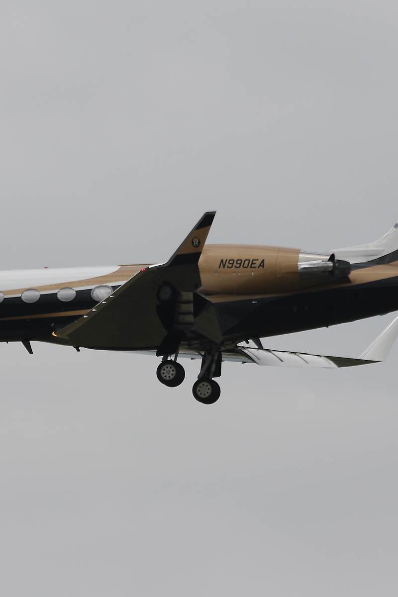 N990EA - Business jet