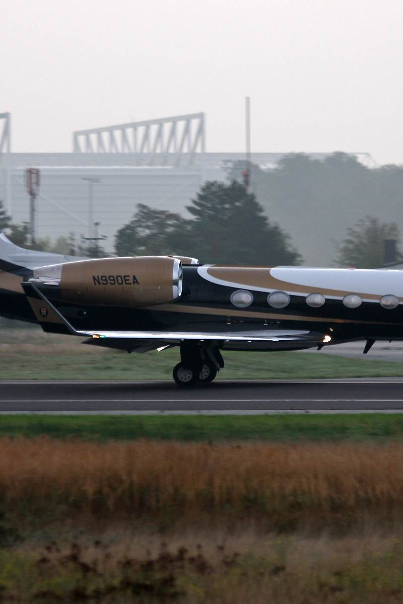 N990EA - Business jet
