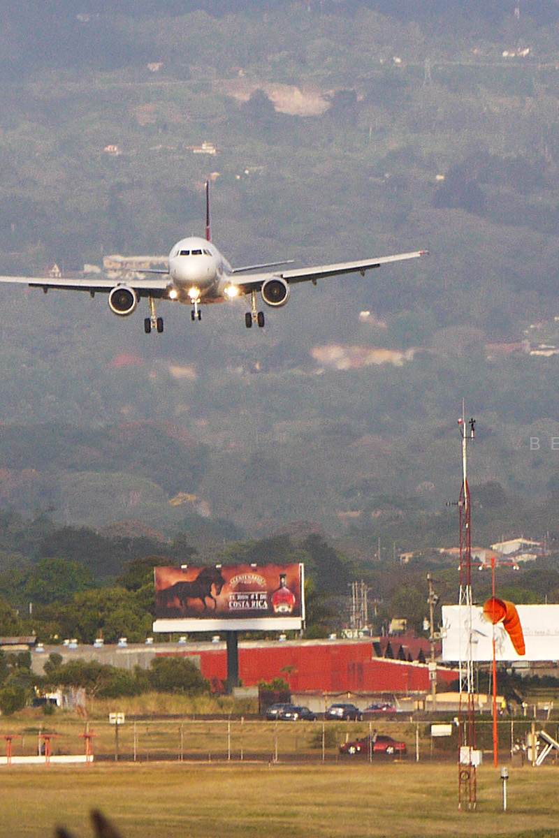 N990TA - Twin-engine aircraft