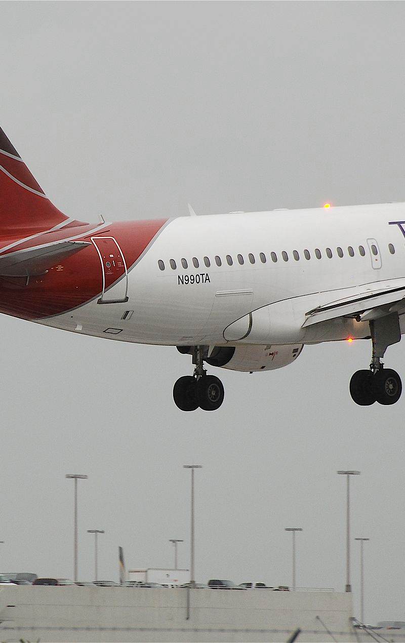 N990TA - Twin-engine aircraft