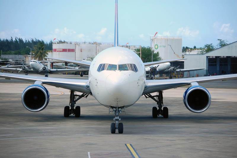 N135DL - Twin-engine aircraft