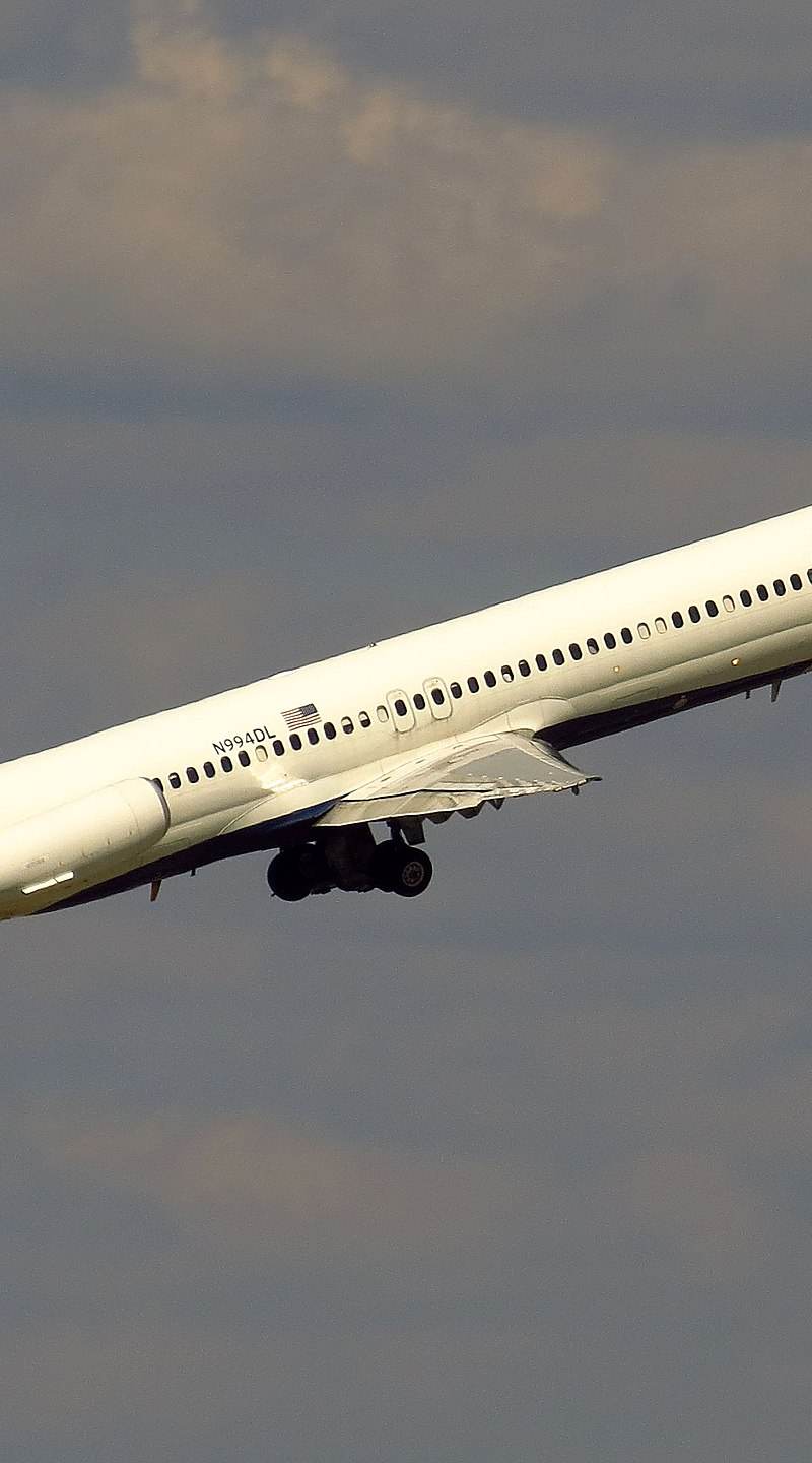 N994DL - Twin-engine aircraft