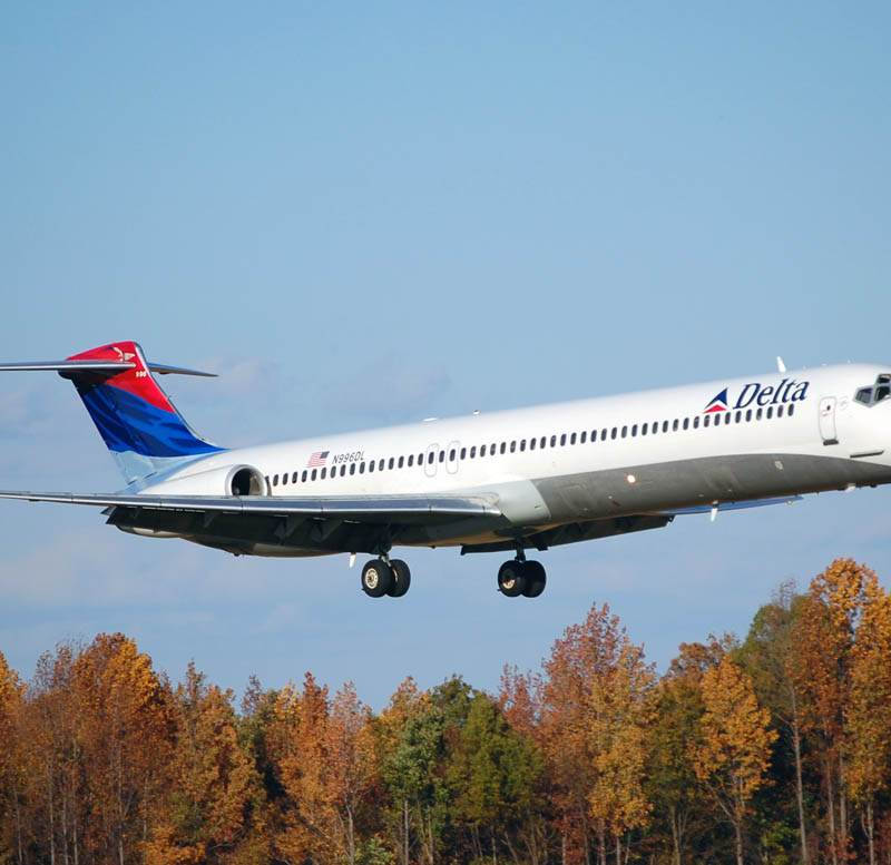 N996DL - Twin-engine aircraft
