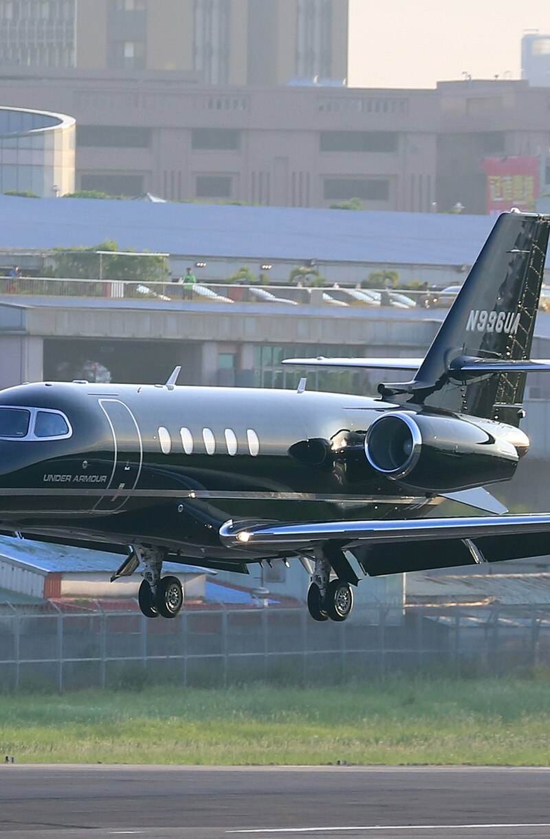 N996UA - Business jet