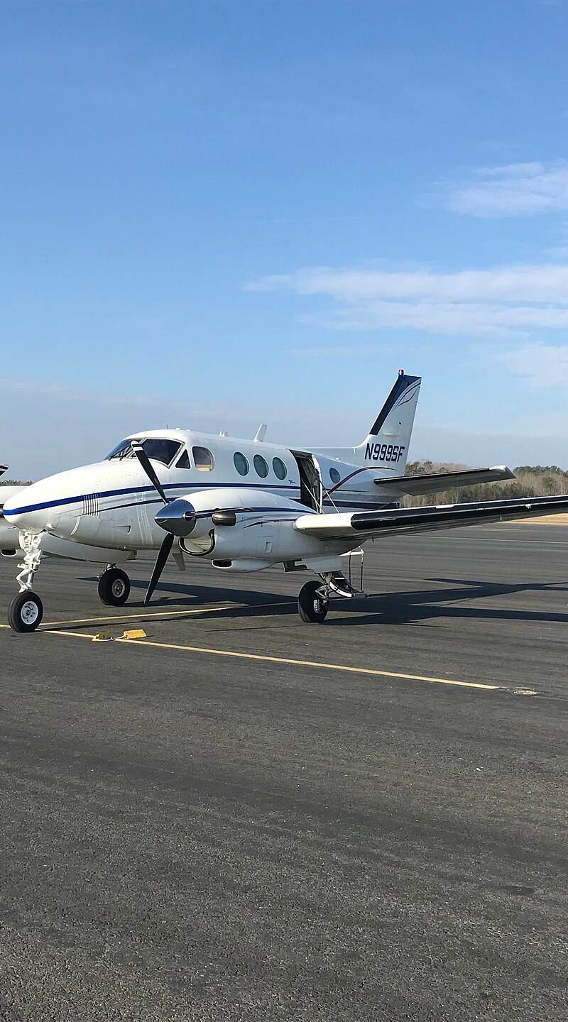 N999SF - Twin-engine aircraft