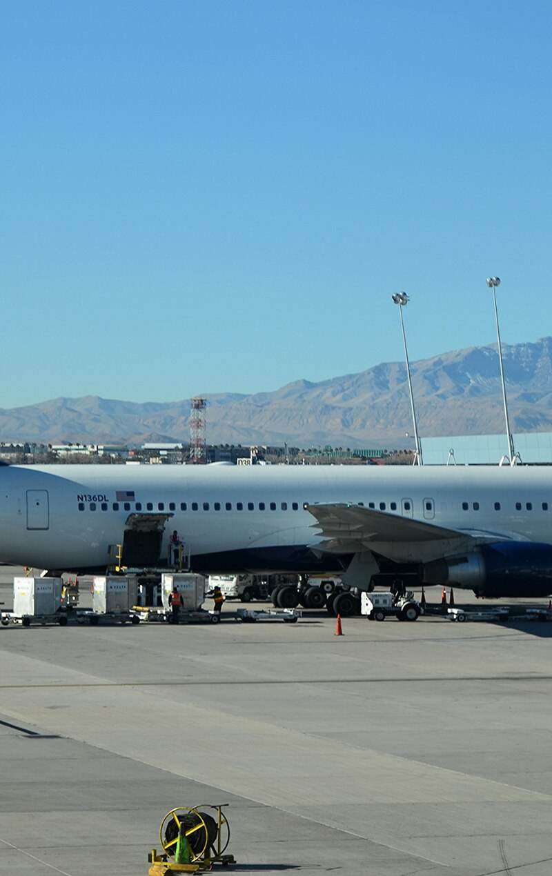 N136DL - Twin-engine aircraft