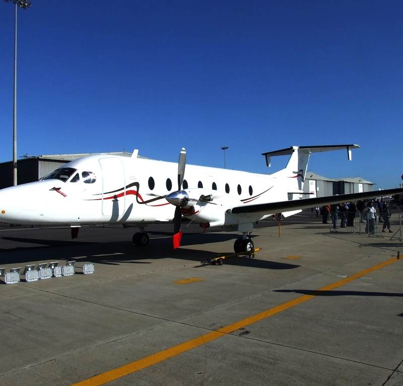 N136MJ - Twin-engine aircraft