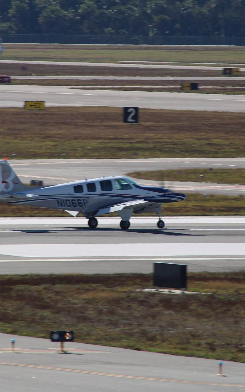 N1066P - Beech