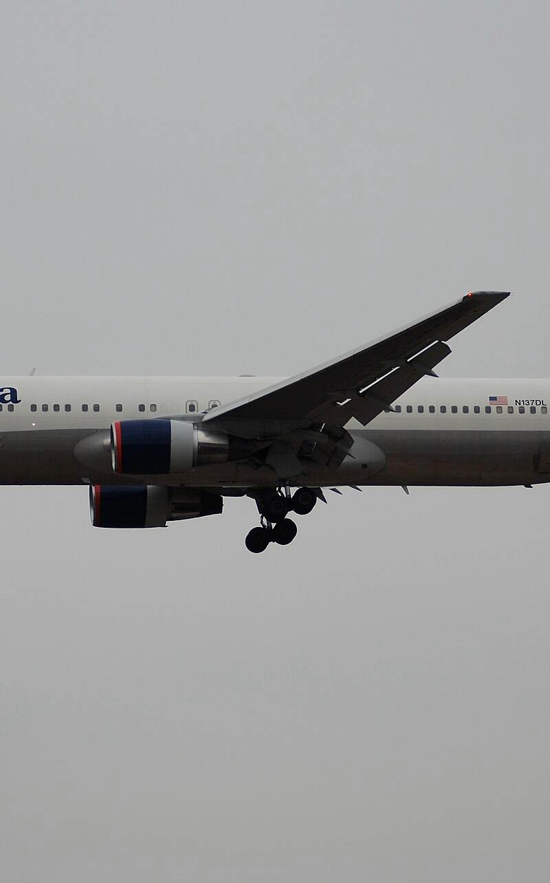 N137DL - Twin-engine aircraft