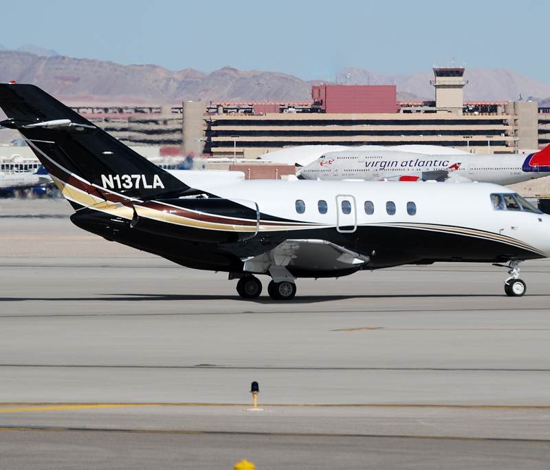 N137LA - Business jet