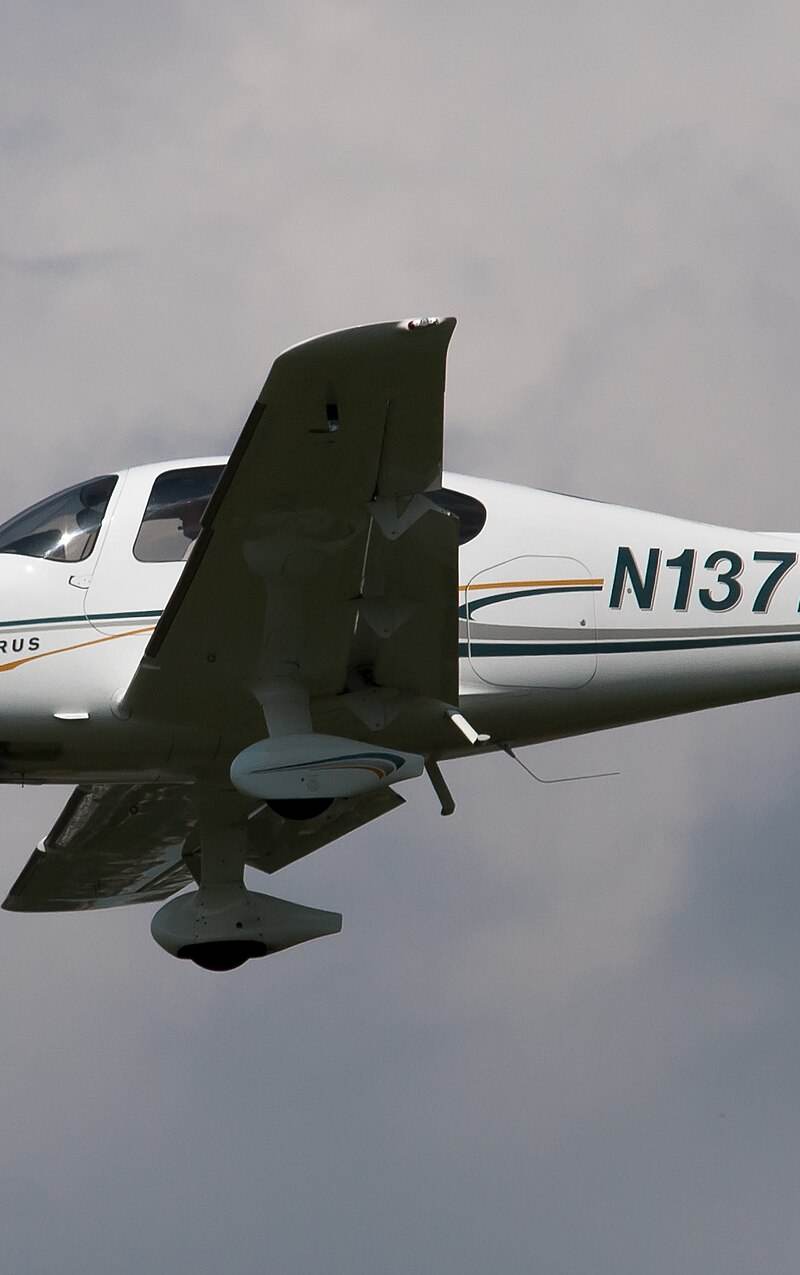 N137LU - Cirrus