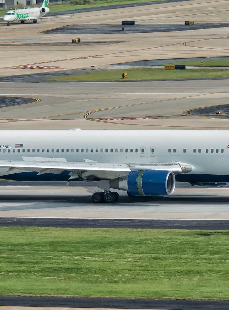 N138DL - Twin-engine aircraft