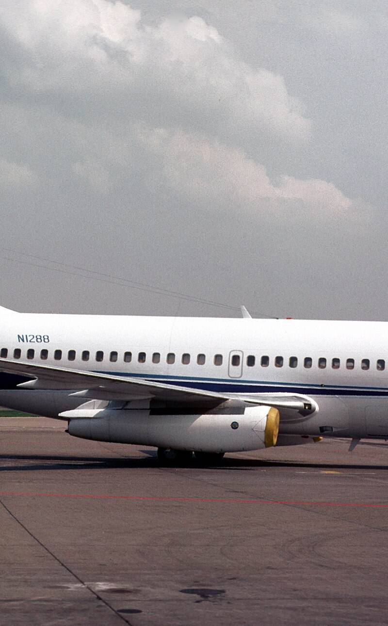 N1288 - Twin-engine aircraft