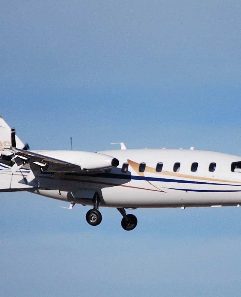 N138SL - Twin-engine aircraft
