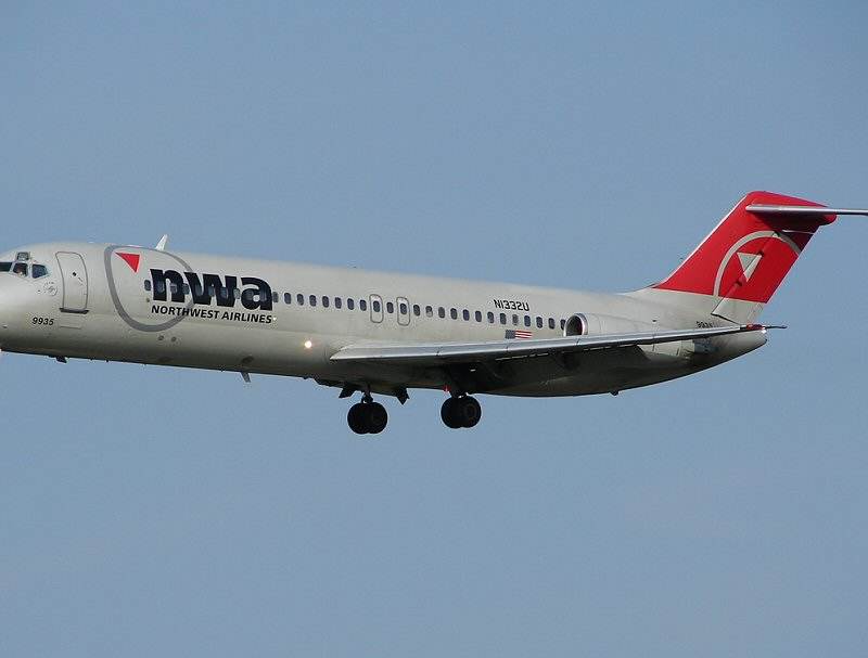 N1332U - Douglas