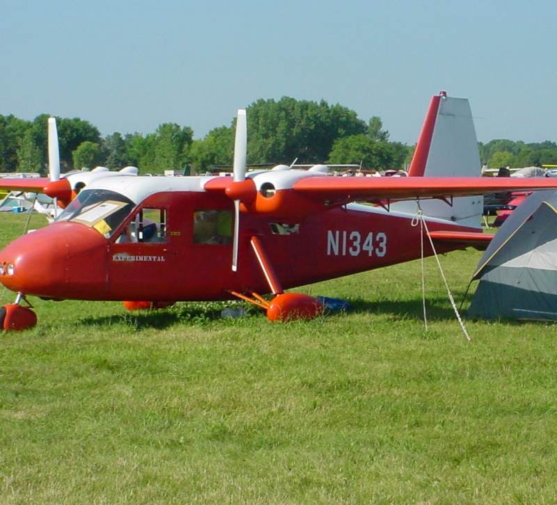 N1343 - Twin-engine aircraft