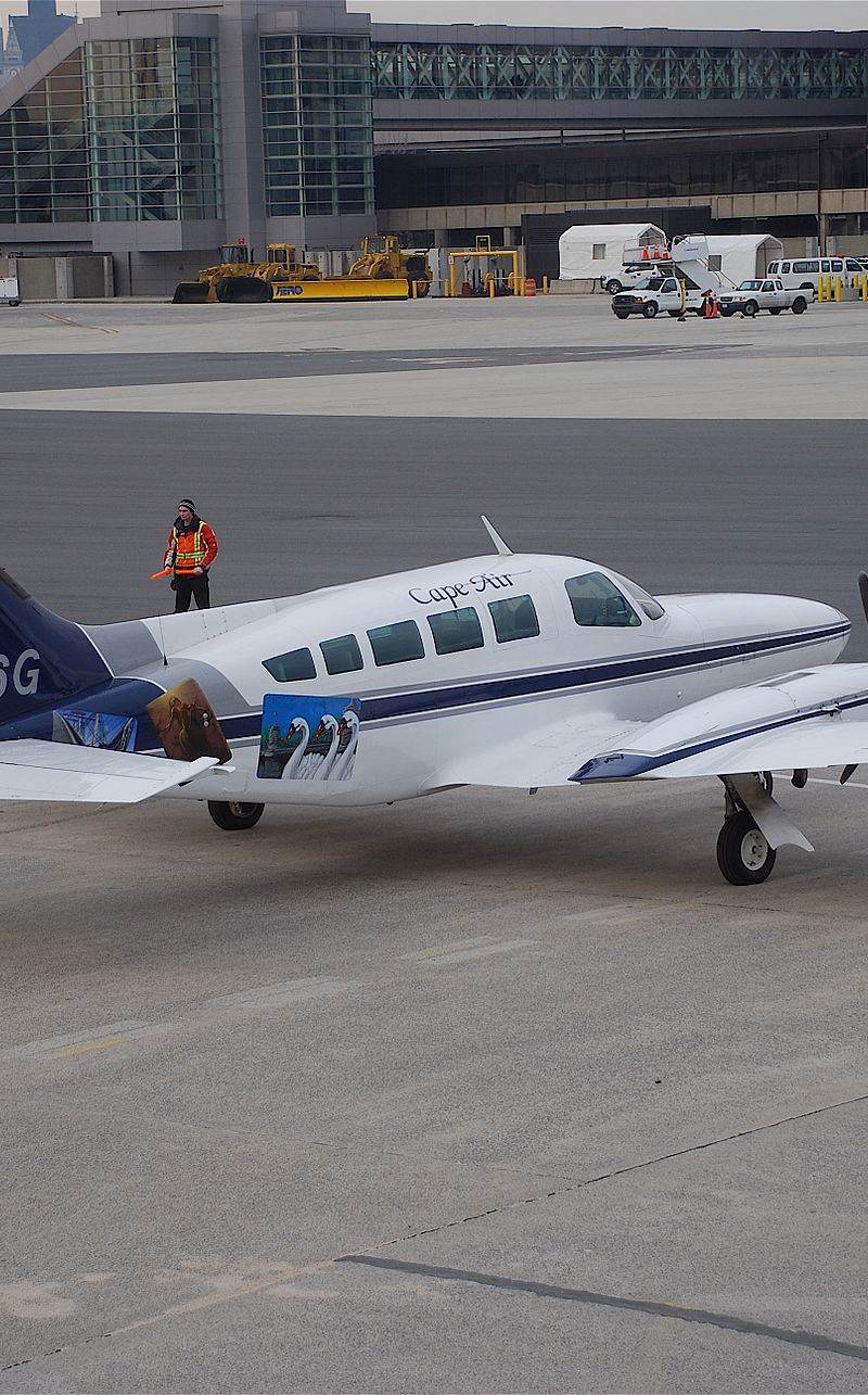 N1376G - Twin-engine aircraft