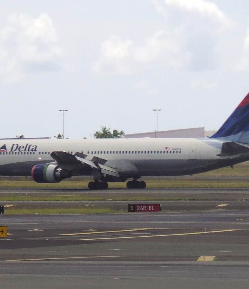 N1402A - Twin-engine aircraft