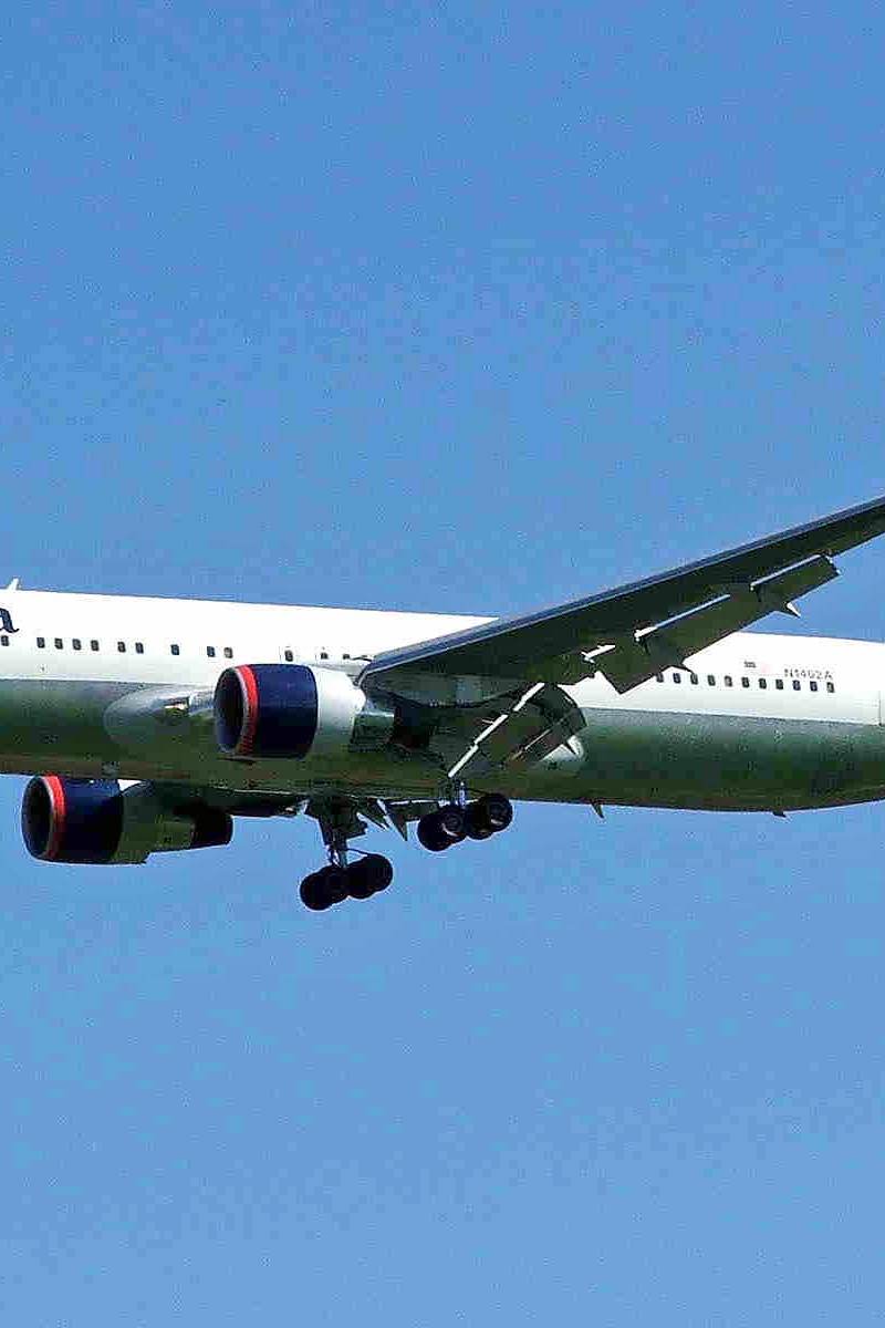 N1402A - Twin-engine aircraft