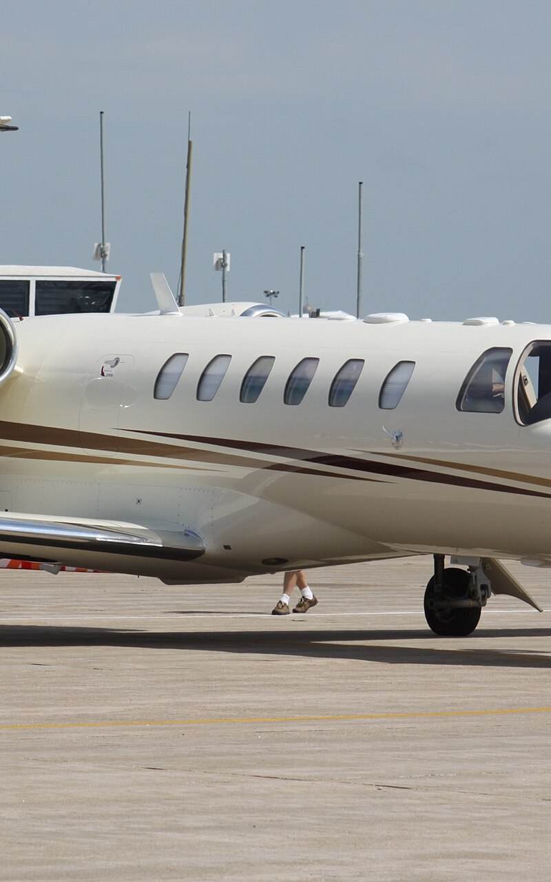N1414P - Business jet