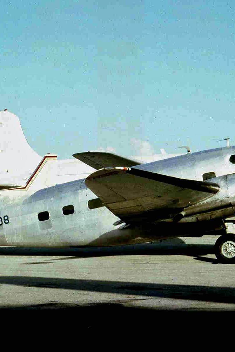 N1508 - Twin-engine aircraft