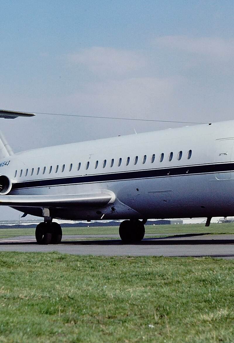N1543 - Twin-engine aircraft