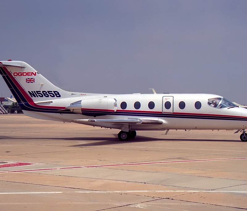 N1565B - Business jet