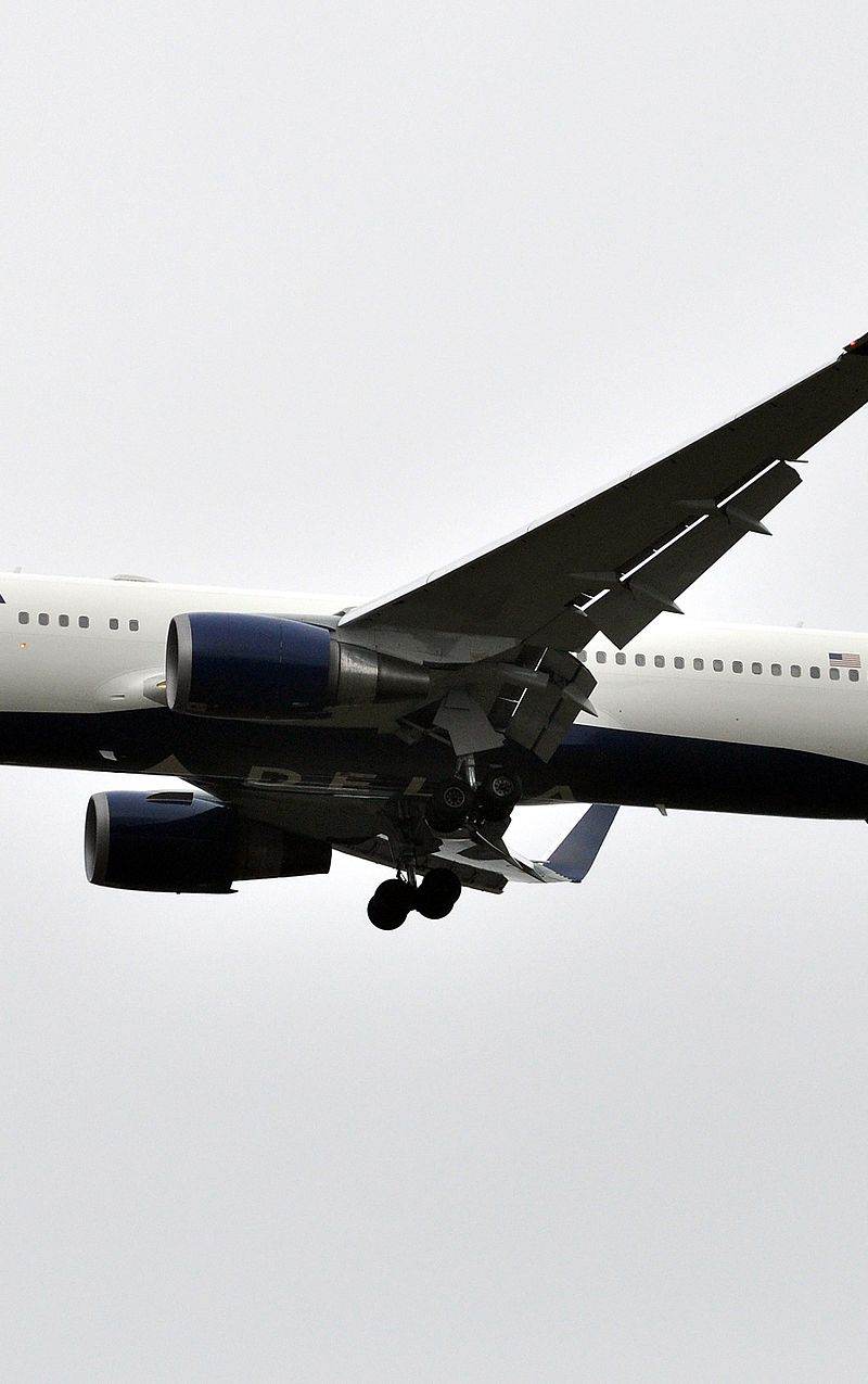 N1603 - Twin-engine aircraft