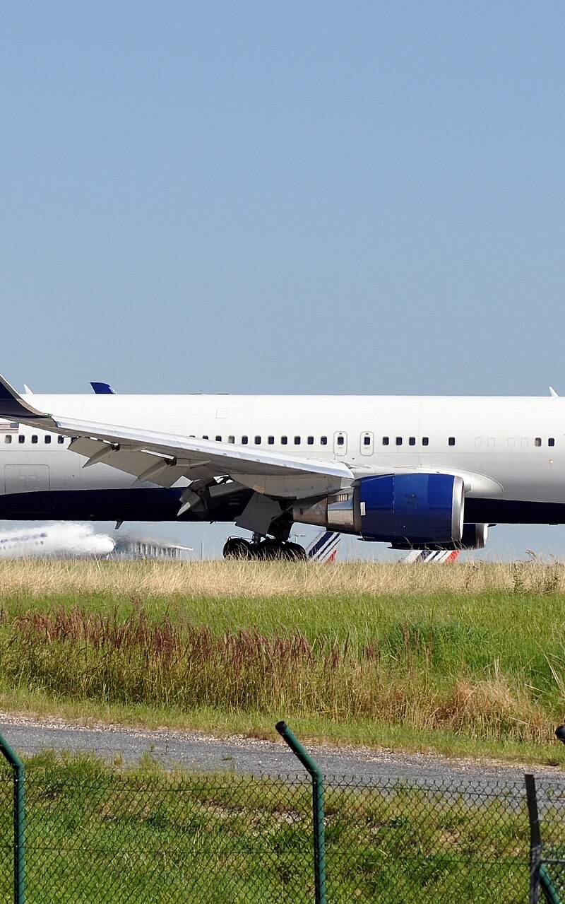 N1604R - Twin-engine aircraft