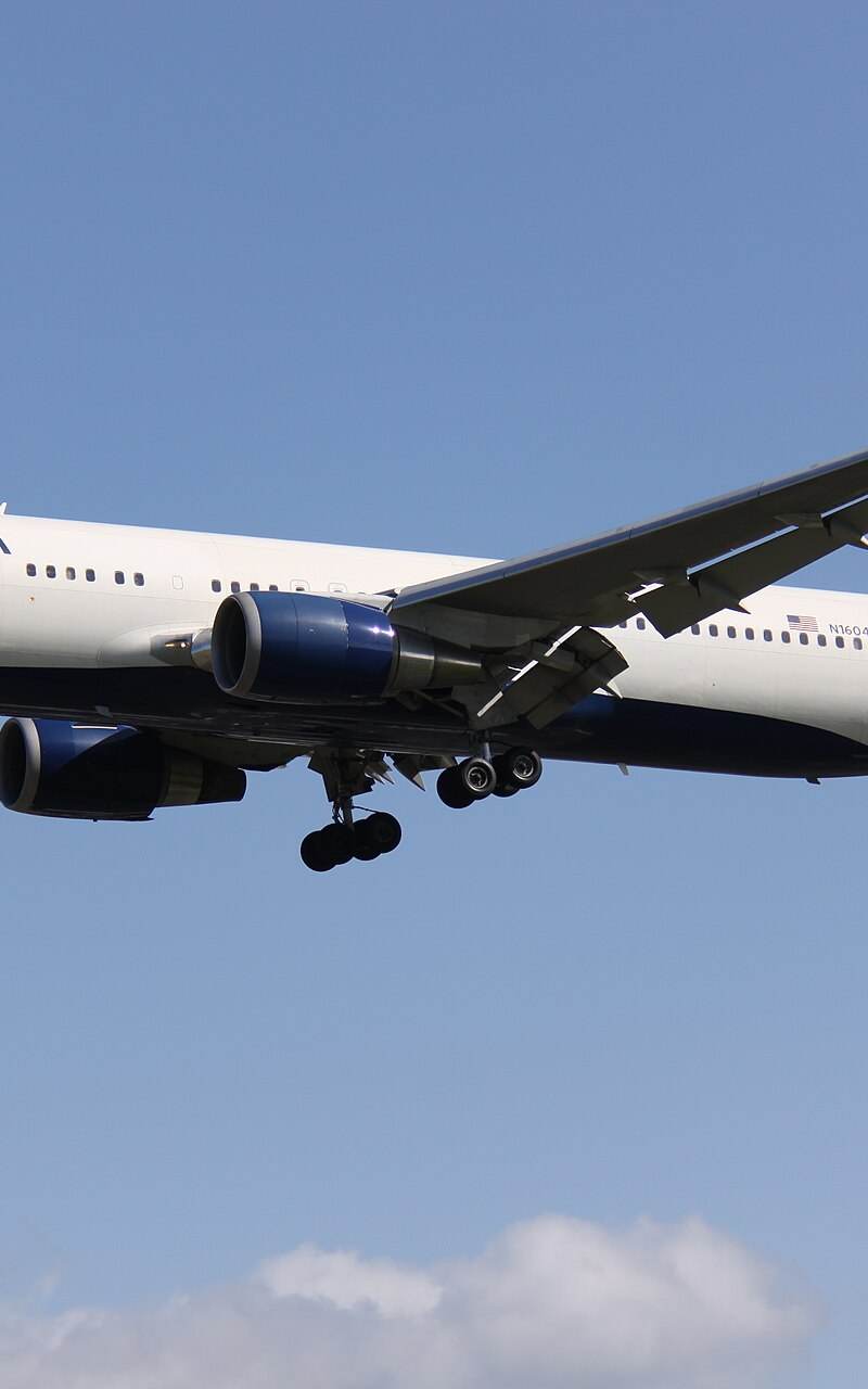 N1604R - Twin-engine aircraft