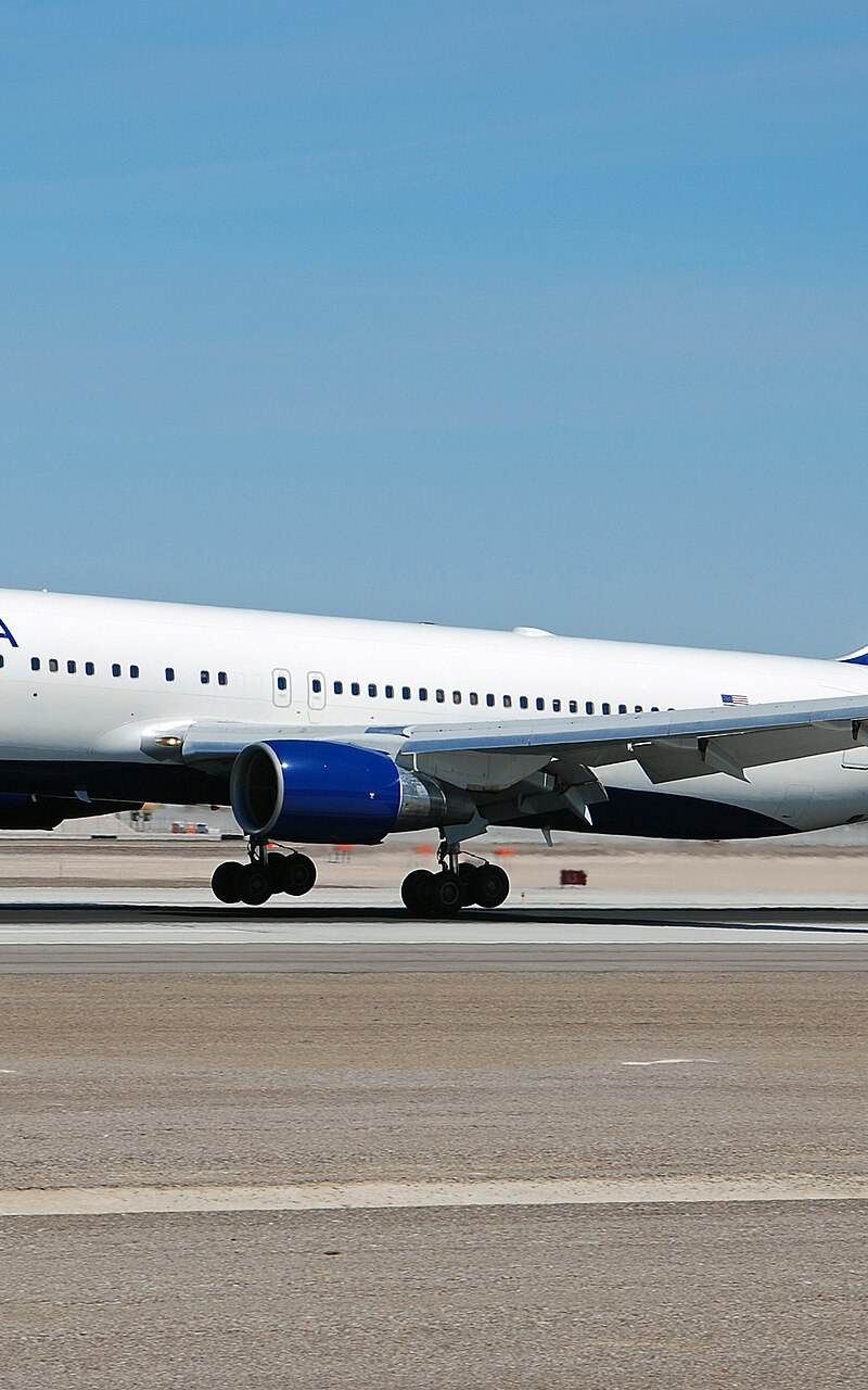 N139DL - Twin-engine aircraft