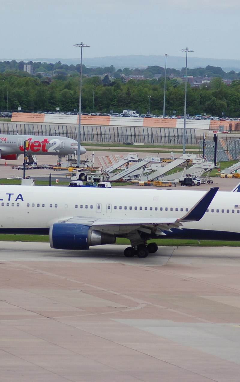 N1607B - Twin-engine aircraft