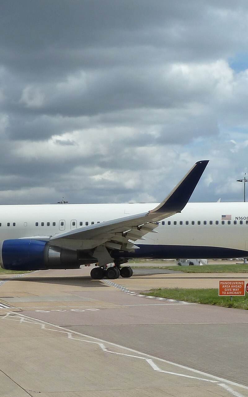 N1608 - Twin-engine aircraft