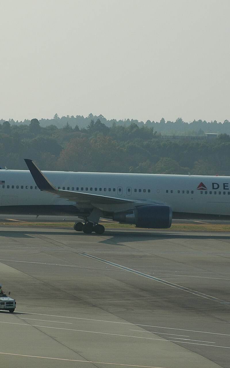 N1608 - Twin-engine aircraft