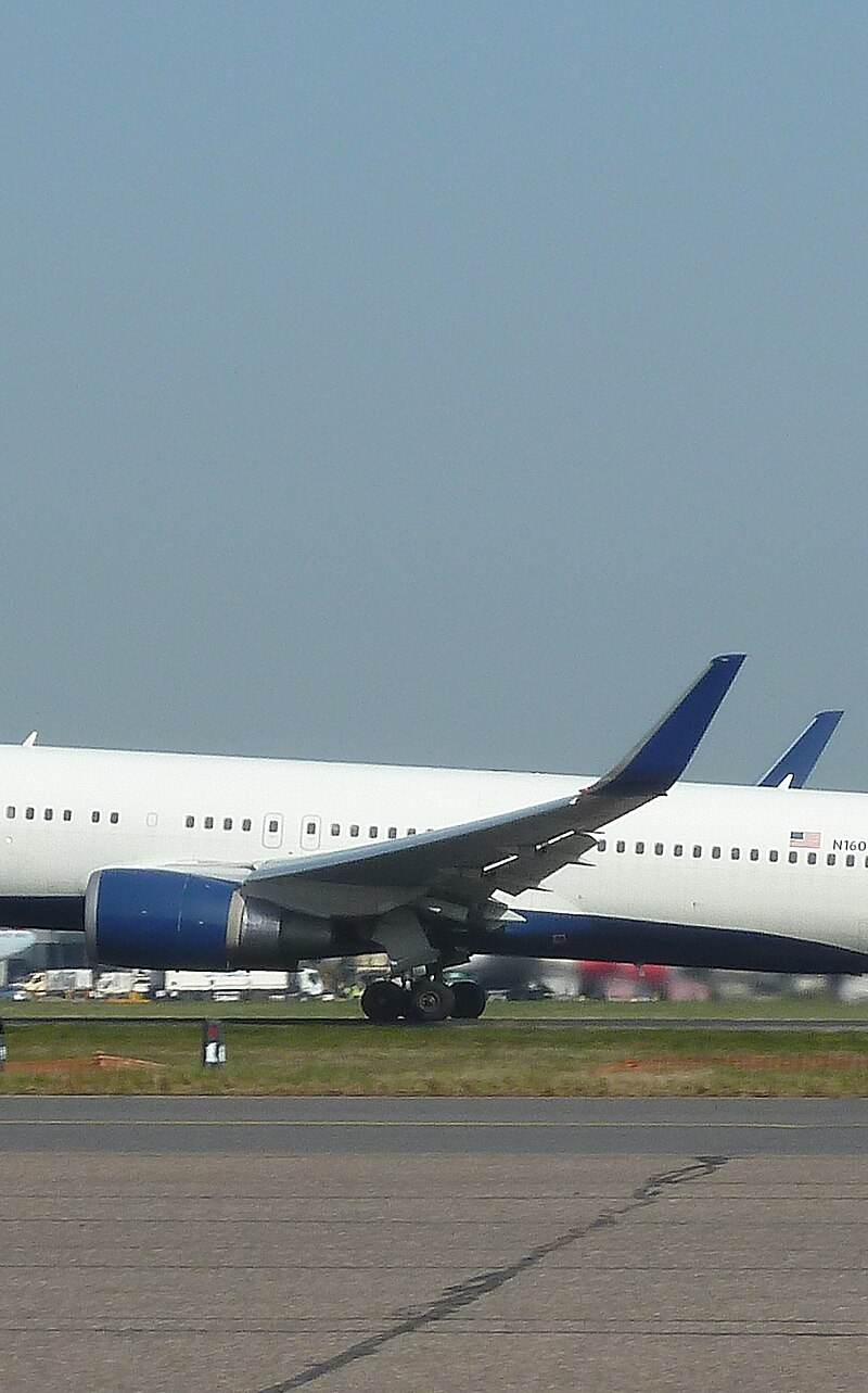 N1609 - Twin-engine aircraft
