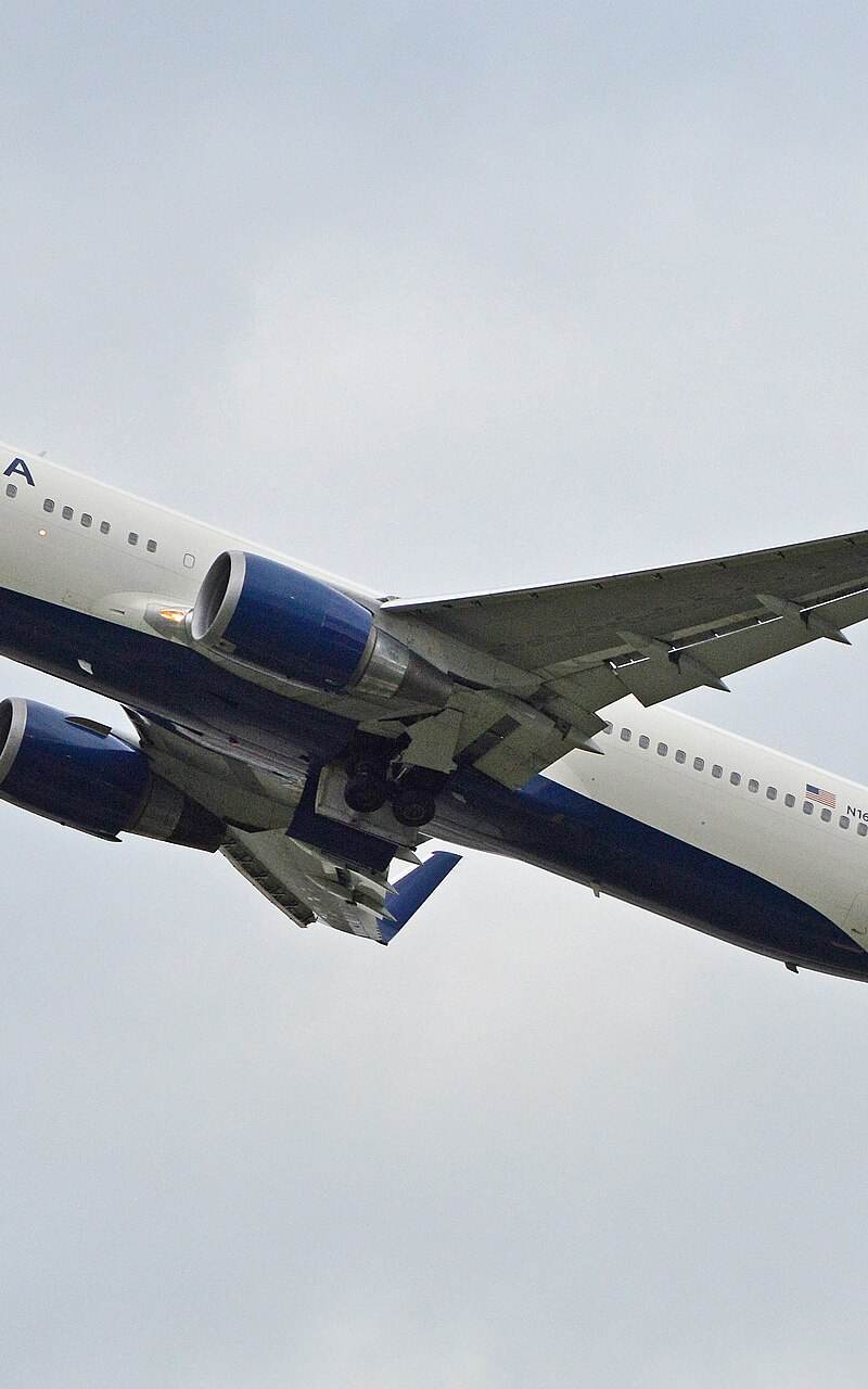 N1609 - Twin-engine aircraft