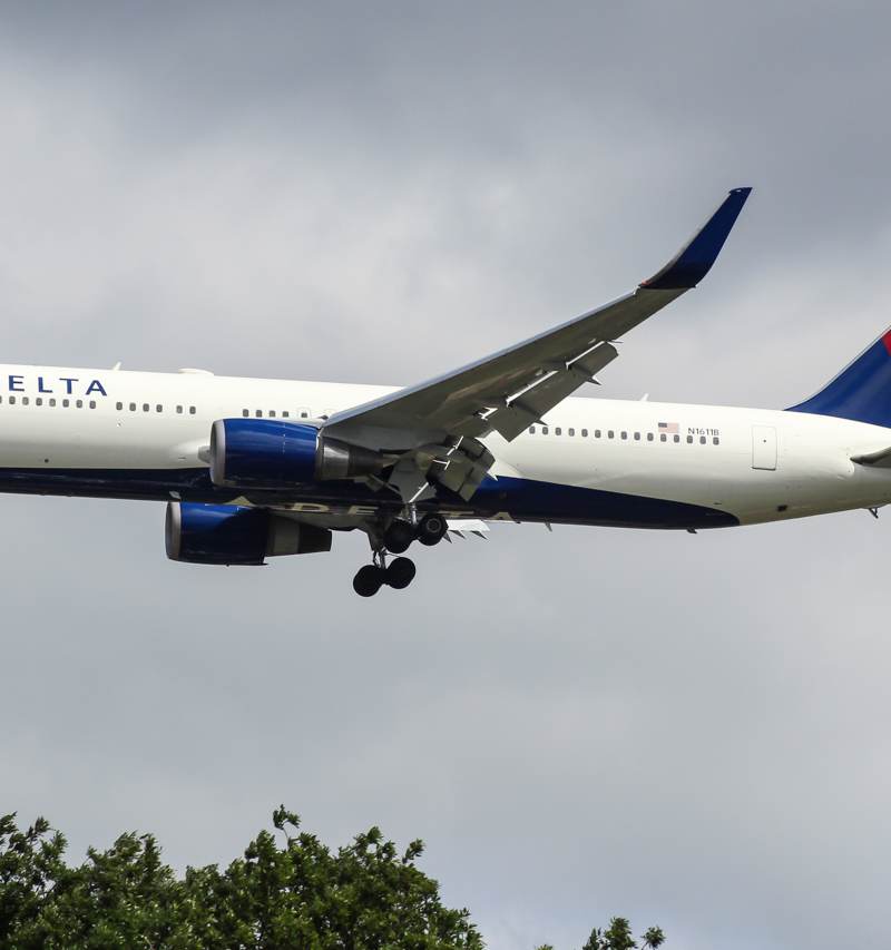 N1611B - Twin-engine aircraft