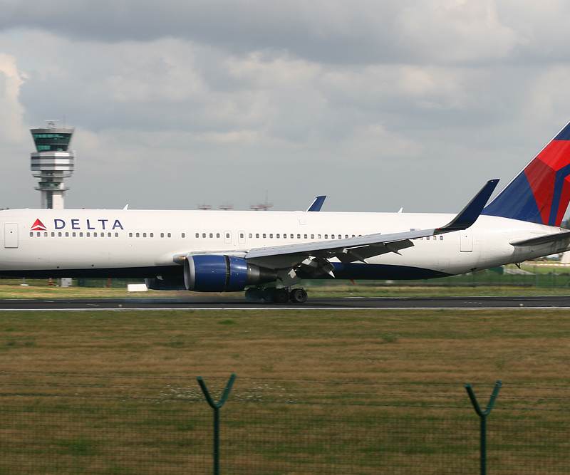 N1612T - Twin-engine aircraft