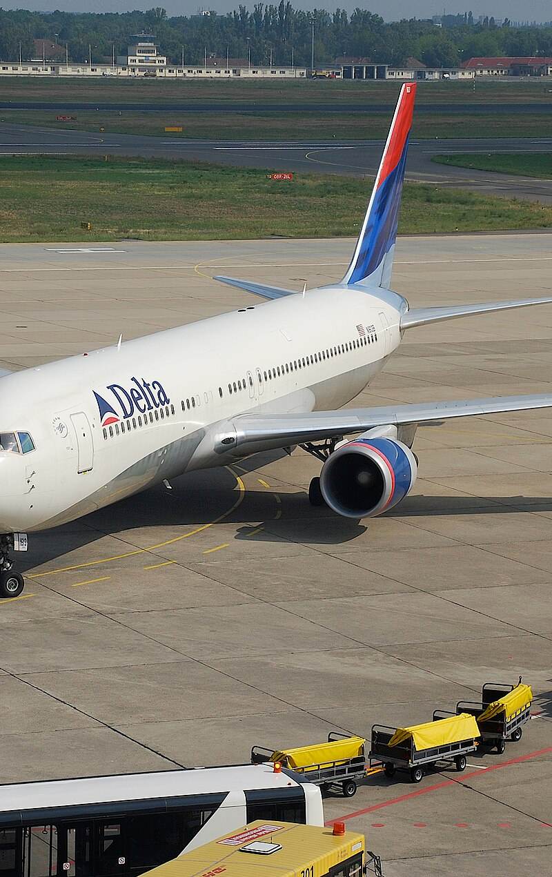 N1613B - Twin-engine aircraft
