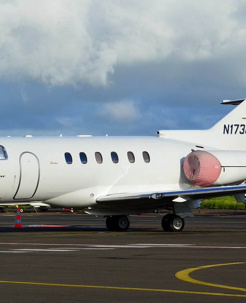 N1730M - Business jet