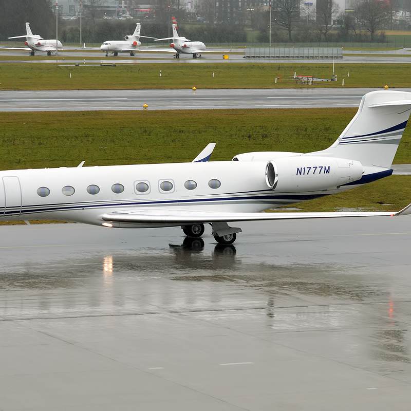 N1777M - Business jet