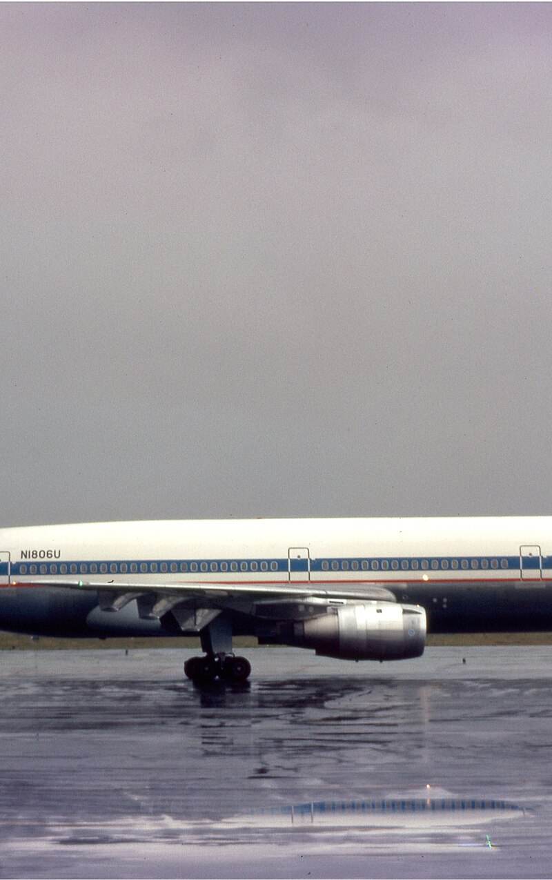 N1806U - Douglas