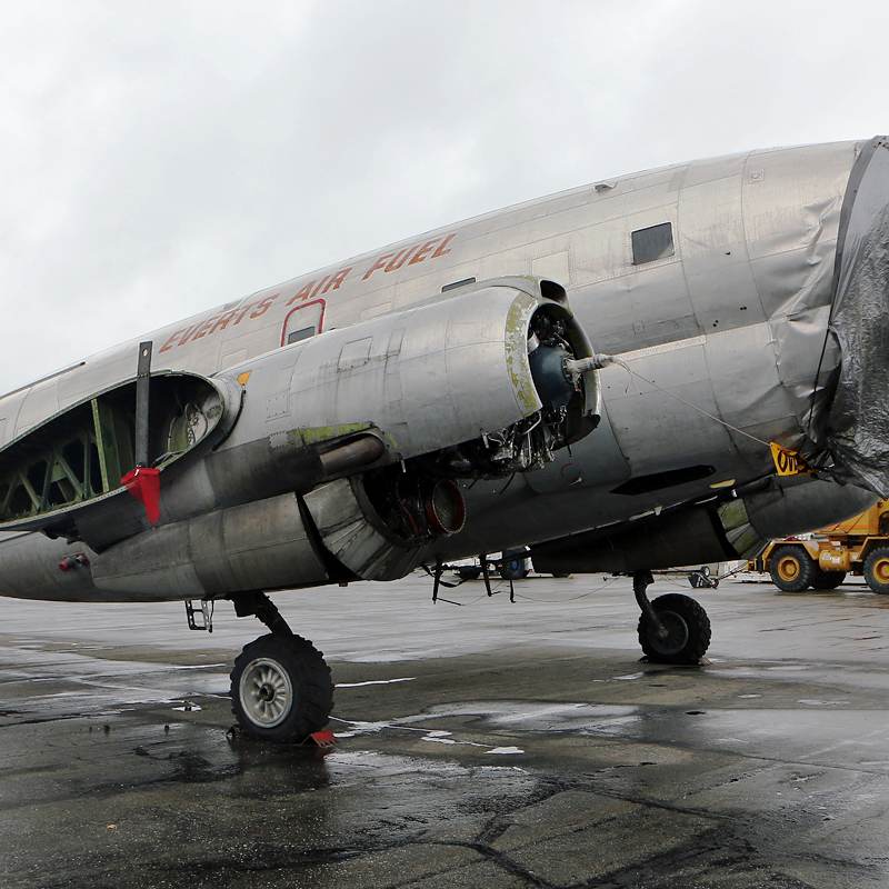 N1822M - Twin-engine aircraft