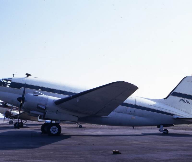 N1871C - Twin-engine aircraft